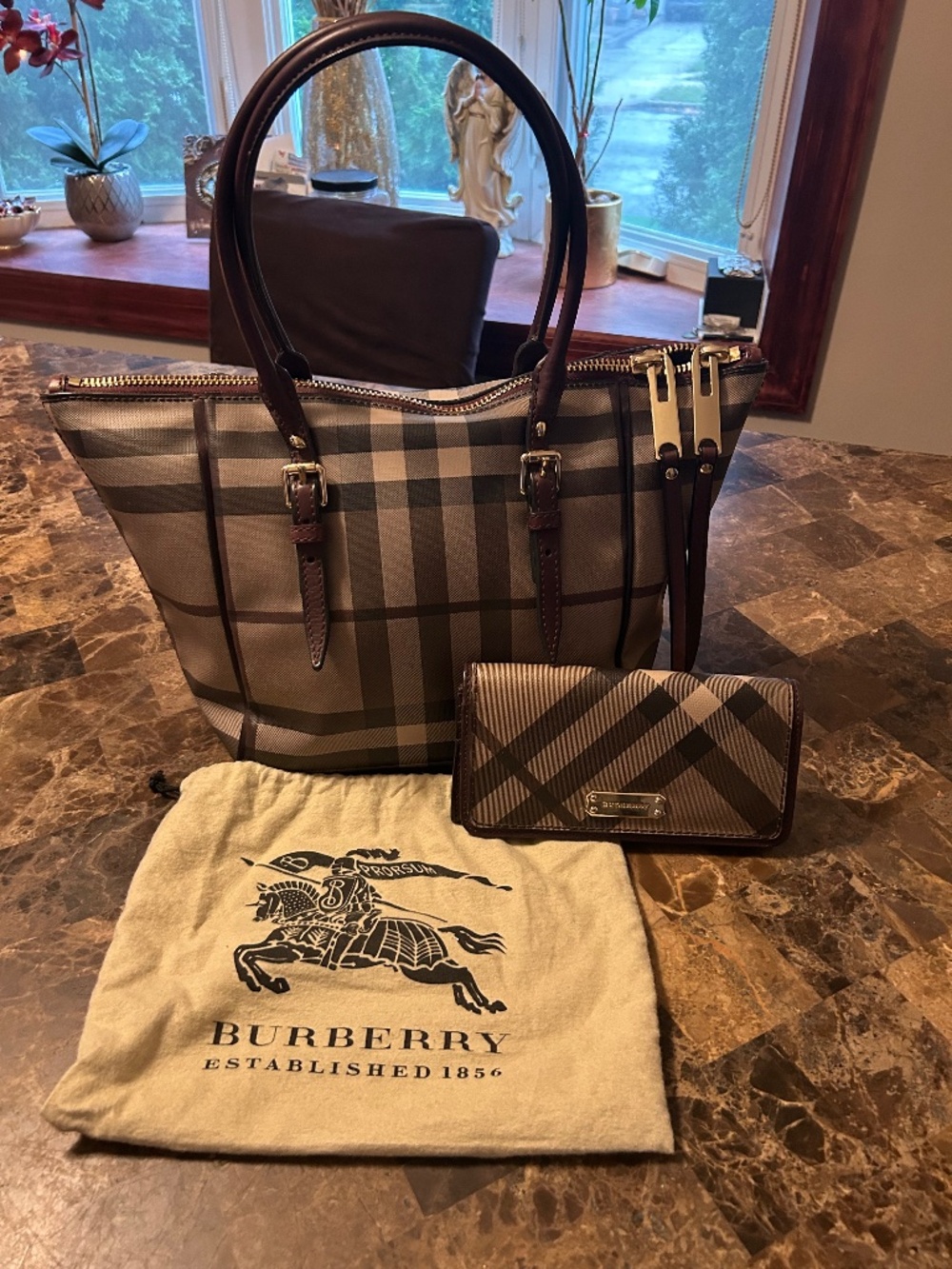 Burberry Horseferry Handbag w/matching Wallet